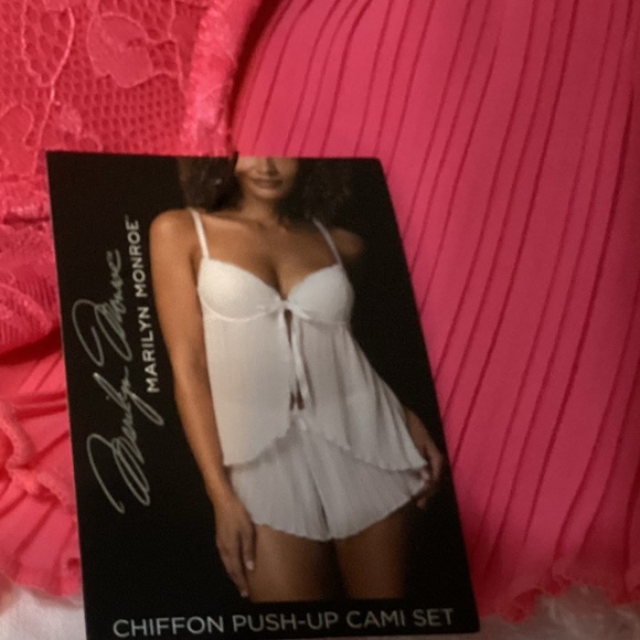 Marilyn Monroe Pink Pleated lingerie - Picture 5 of 5